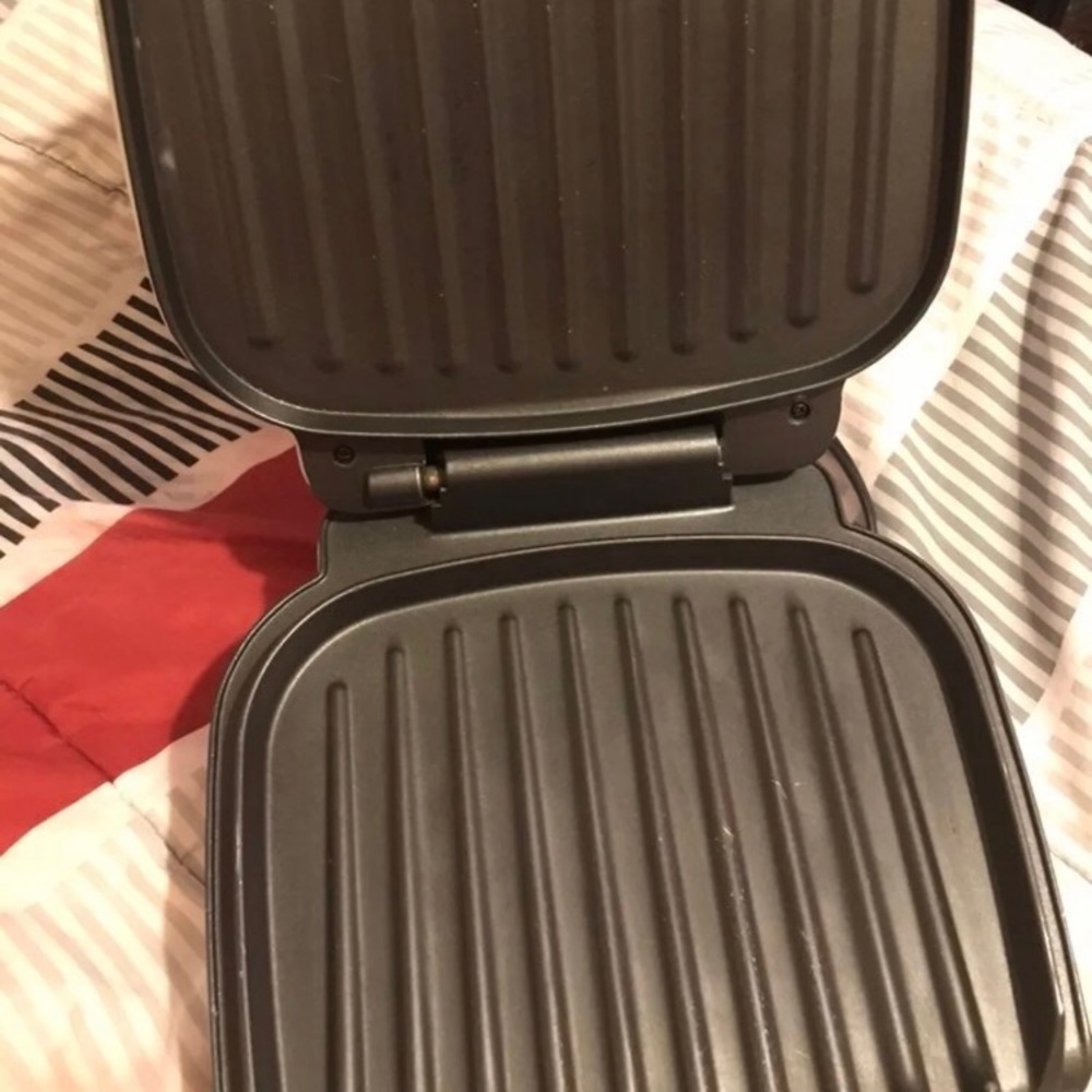 George Foreman Grilling Machine - Picture 4 of 6